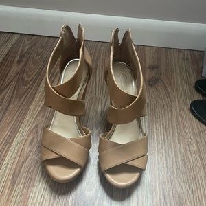 Jessica Simpson size 6 tan/nude wedges